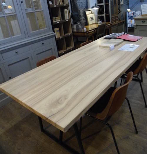 деревянный стол из ясеня