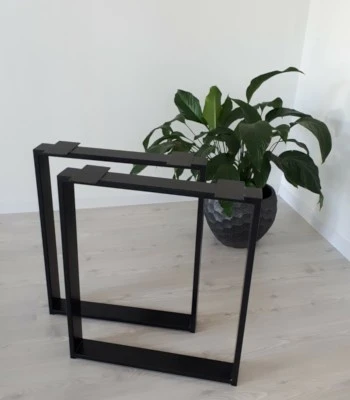 Metal legs for a table