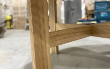 Osta Pyöreä pöytä saarnipuusta