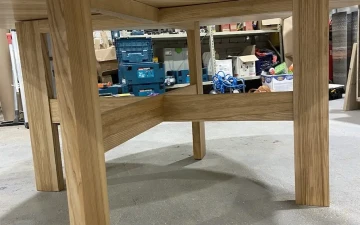 Osta Pyöreä pöytä saarnipuusta