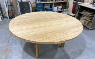 Osta Pyöreä pöytä saarnipuusta