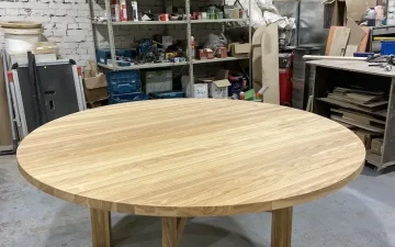 Osta Pyöreä pöytä saarnipuusta