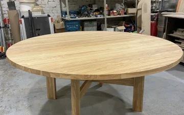 Osta Pyöreä pöytä saarnipuusta