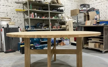 Osta Pyöreä pöytä saarnipuusta