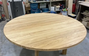 Osta Pyöreä pöytä saarnipuusta