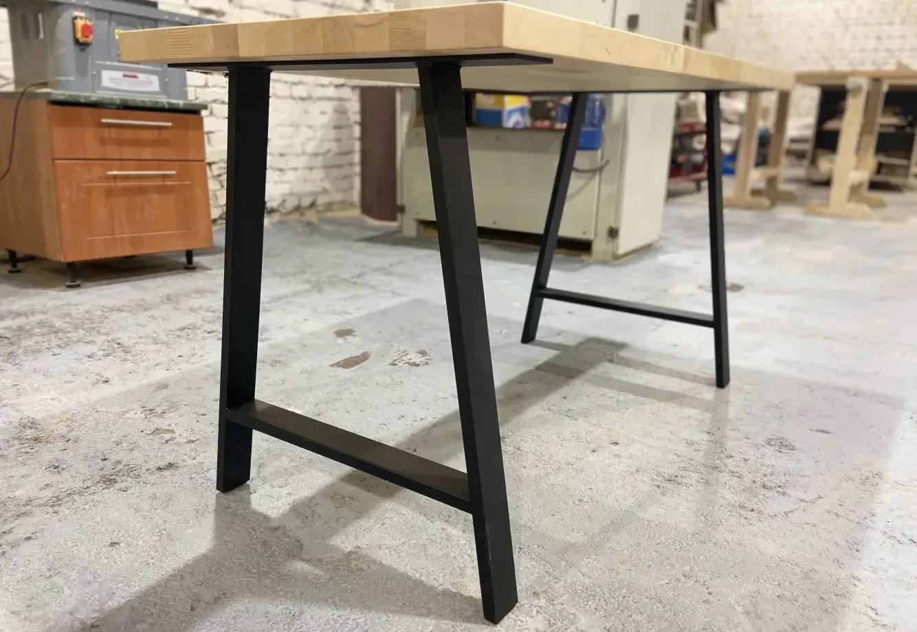 Metalliset pöytäjalat A-design 700mm