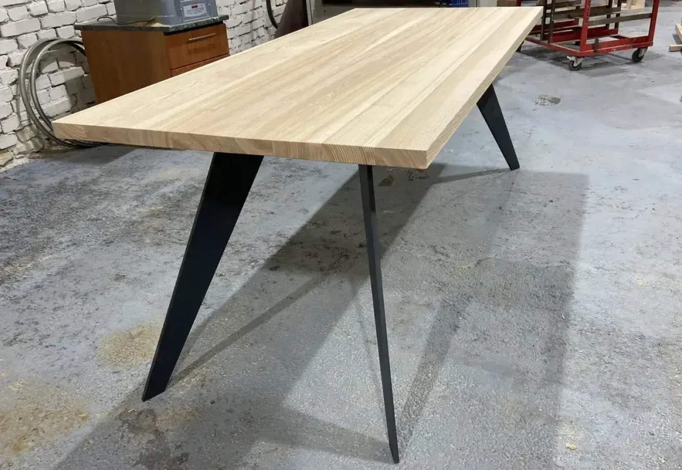 Metāla lauaunlad V-dizains 750mm