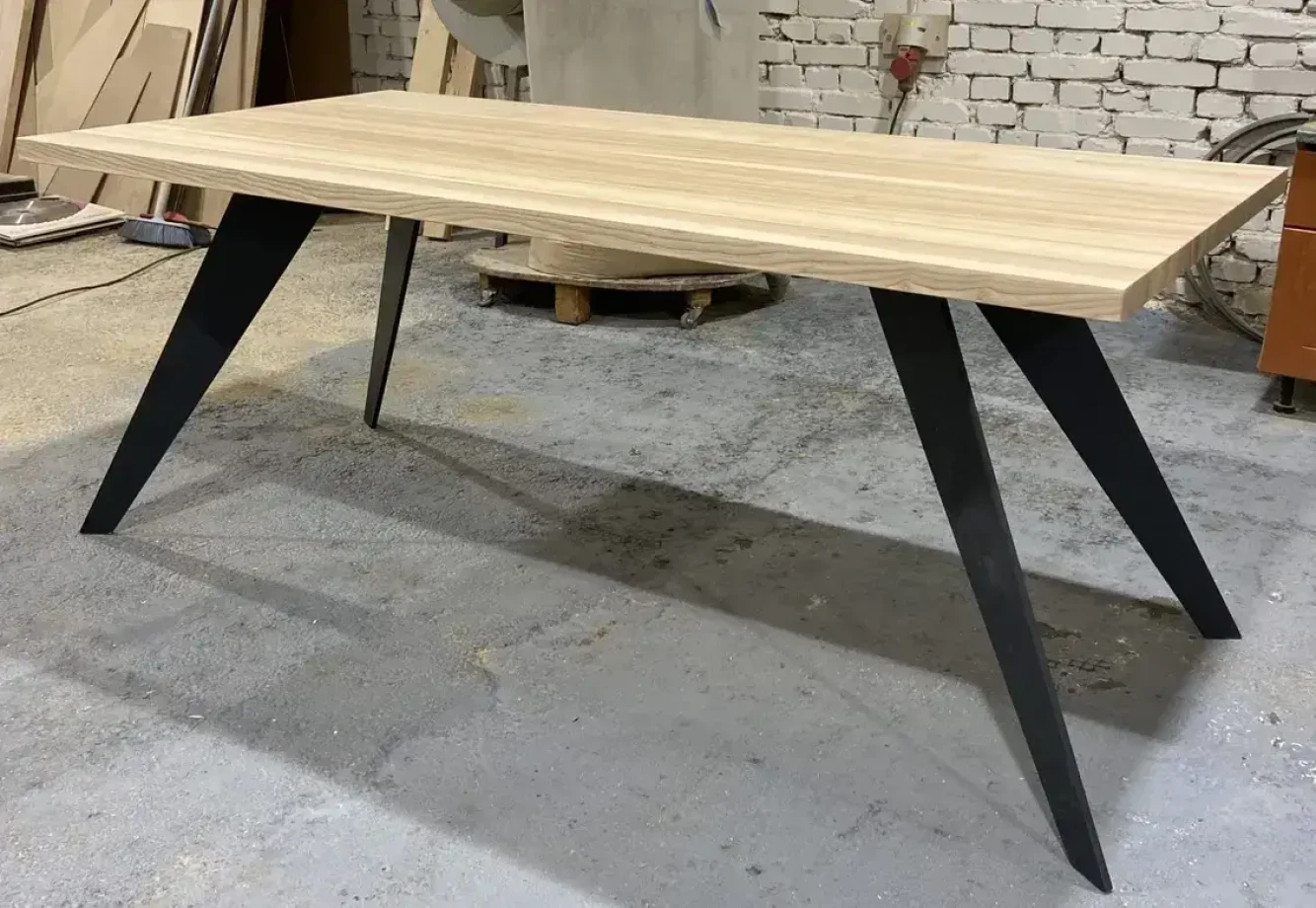 Metāla lauaunlad V-dizains 750mm